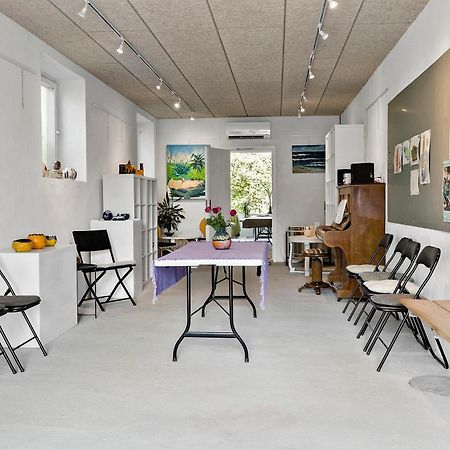 Logi I Hus Med Kunst Og Have Bed & Breakfast Vestervig Екстериор снимка